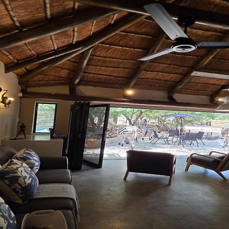 Croc Orvyll'S Kruger Lodge Marloth Park Esterno foto