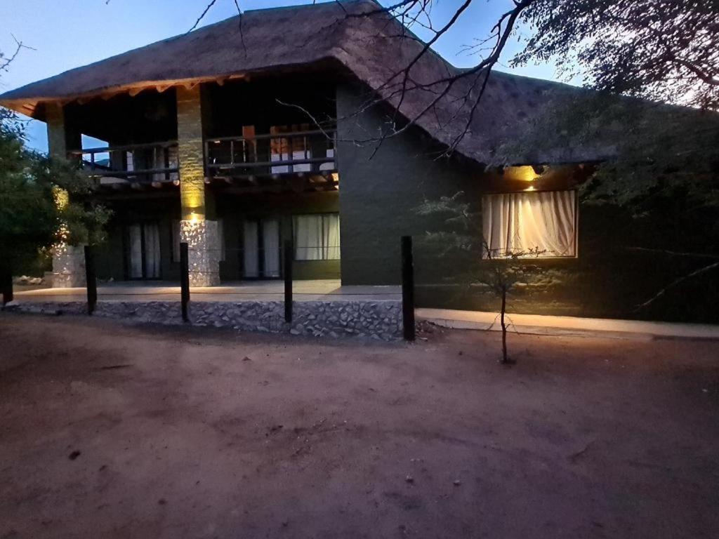 Croc Orvyll'S Kruger Lodge Marloth Park Esterno foto